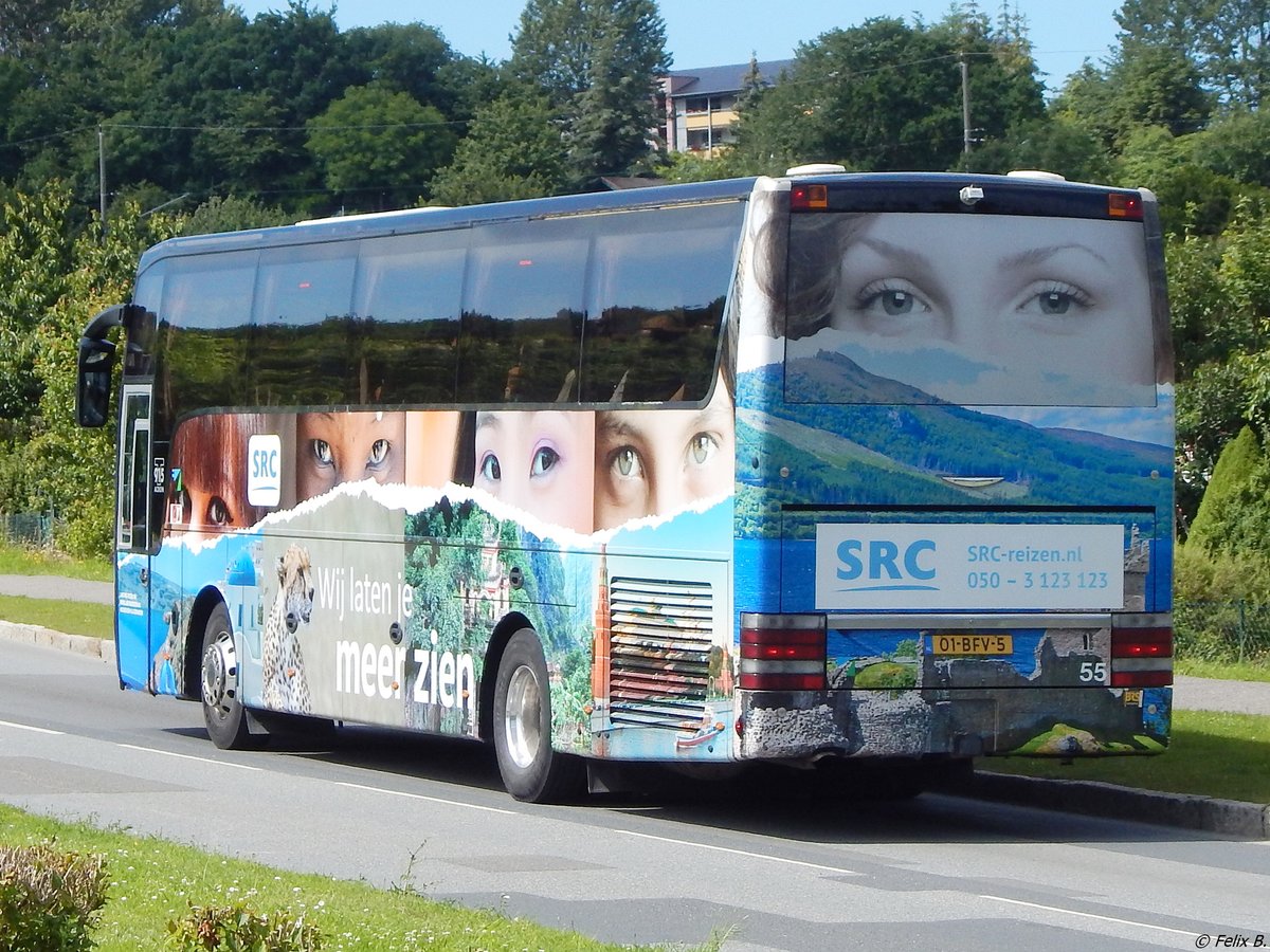 Van Hool T915 von Lanting Reizen aus den Niederlanden in Sassnitz.