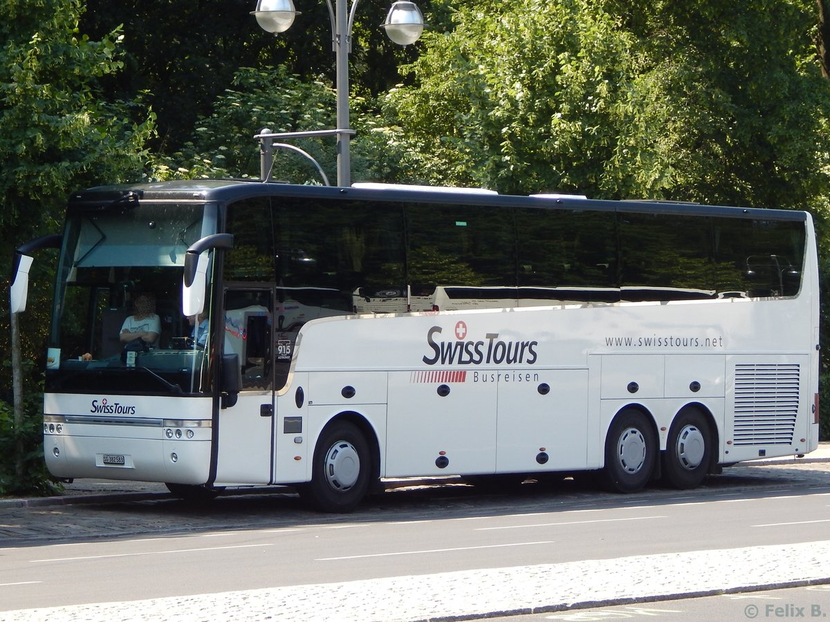 Van Hool T915 von Swiss Tours aus der Schweiz in Berlin.