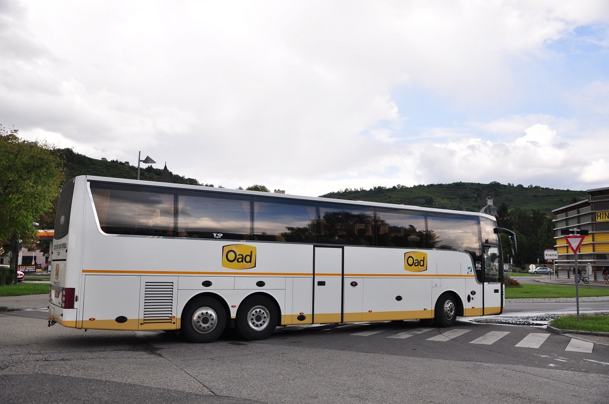 VAN HOOL T916 Acron von Oad Reisen aus den NL am 16.August 2014 in Krems gesehen.