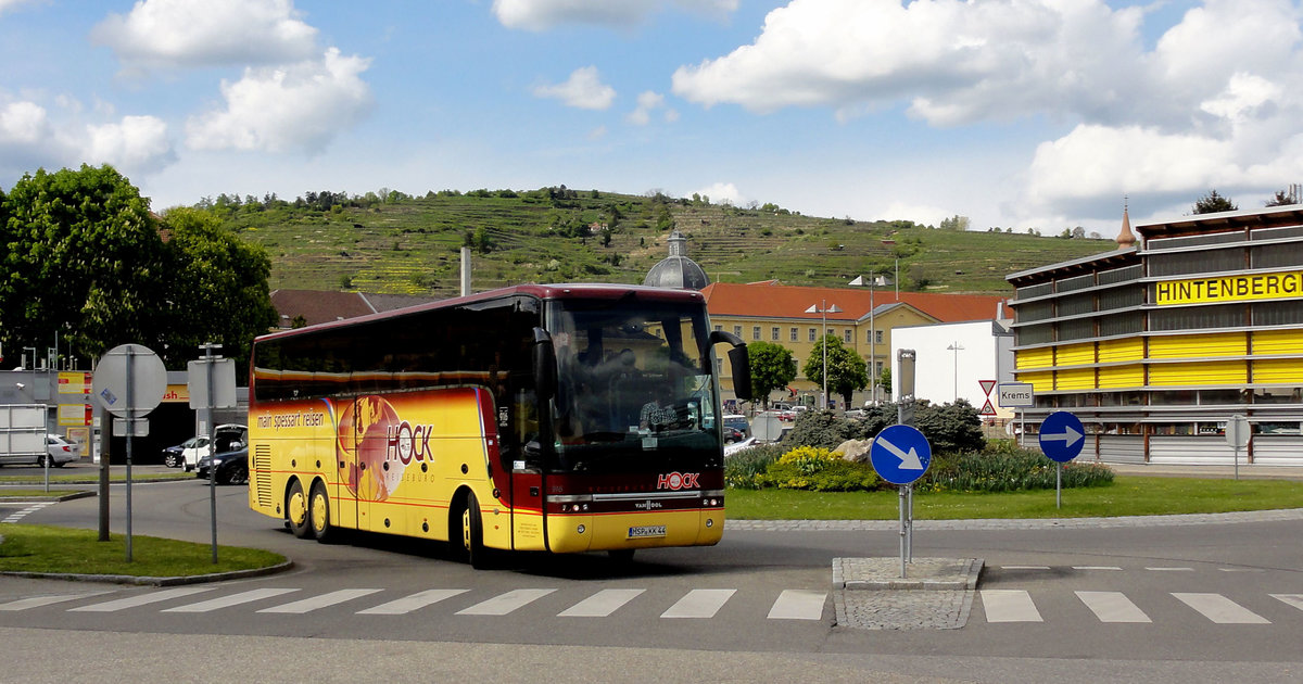 Van Hool T916 Astron von Hock Reisen aus der BRD in Krems gesehen.