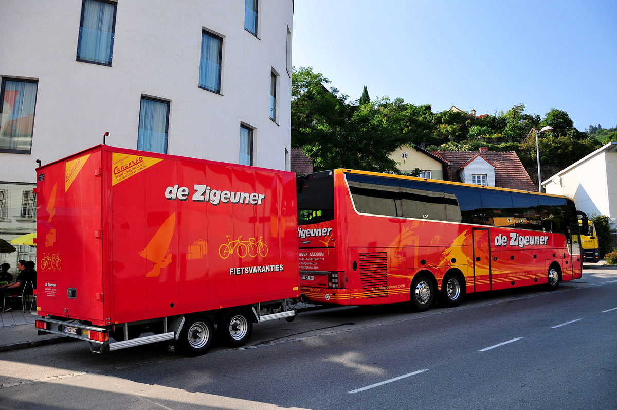 Van Hool T916 Astronef von de Zigeuner Reisen aus Belgien in Krems.