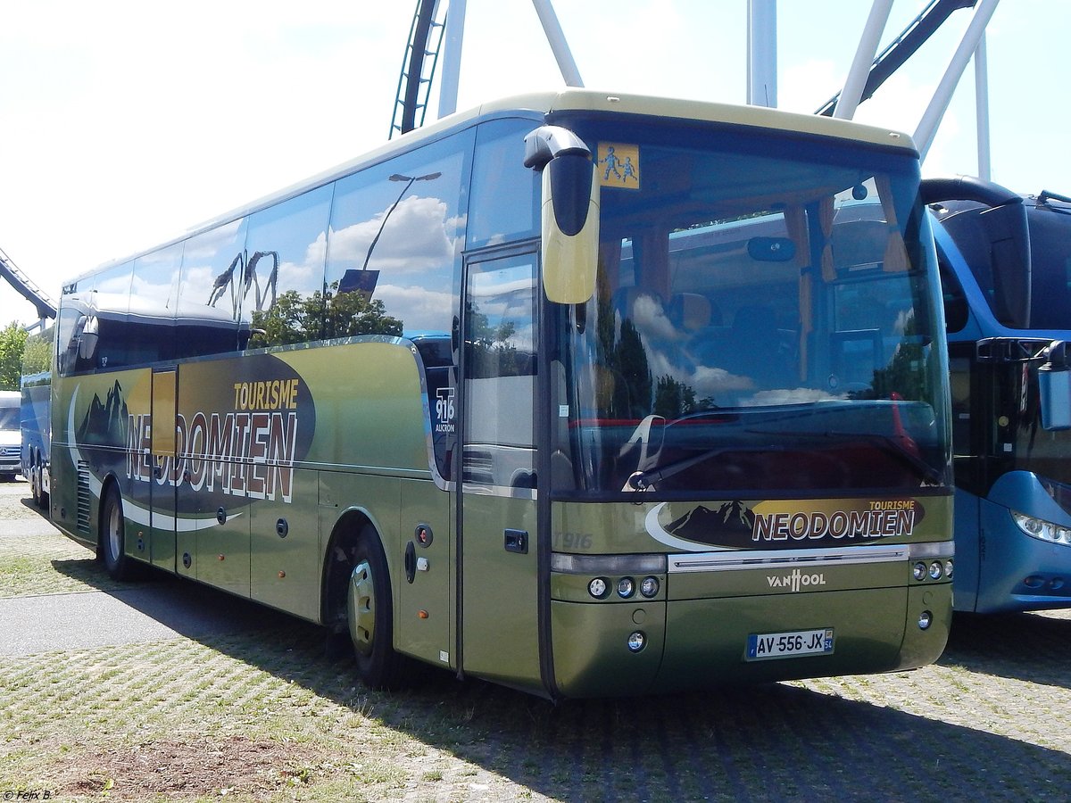 Van Hool T916 von Tourisme Neodomien aus Frankreich am Europapark Rust.