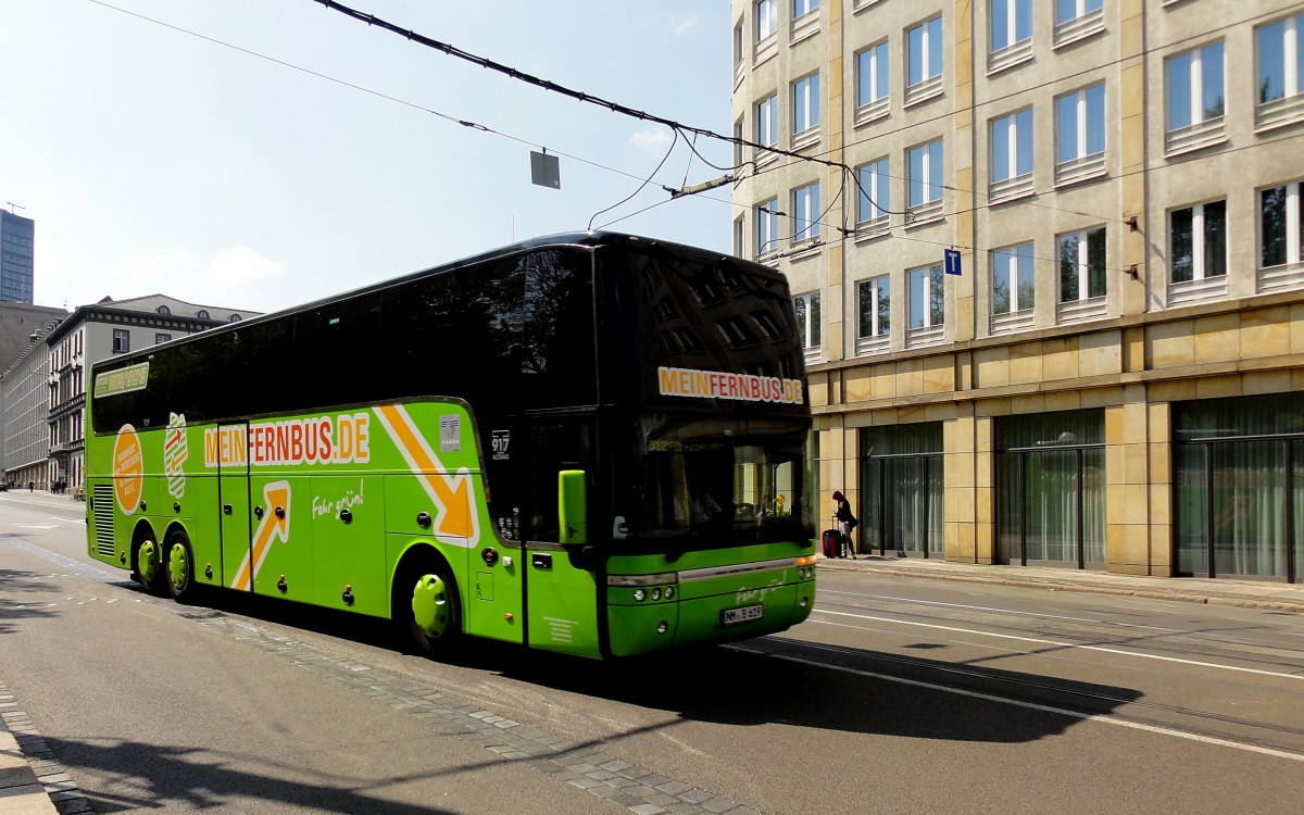 VAN HOOL T917 Altano Ende April 2014 in Leipzig bei der Oper gesehen.