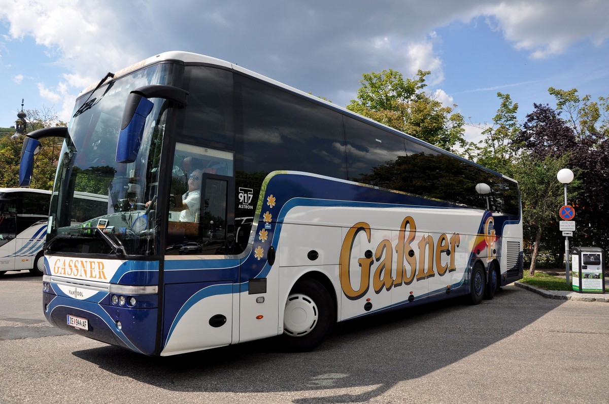 Van Hool T917 Astron von Gassner Reisen aus sterreich im Juni 2015 in Krems.