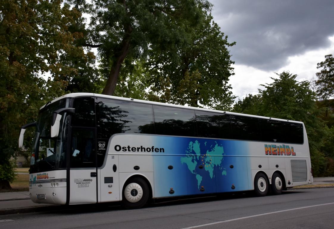 Van Hool T917 Astron von Heindl Reisen aus der BRD 2017 in Krems.