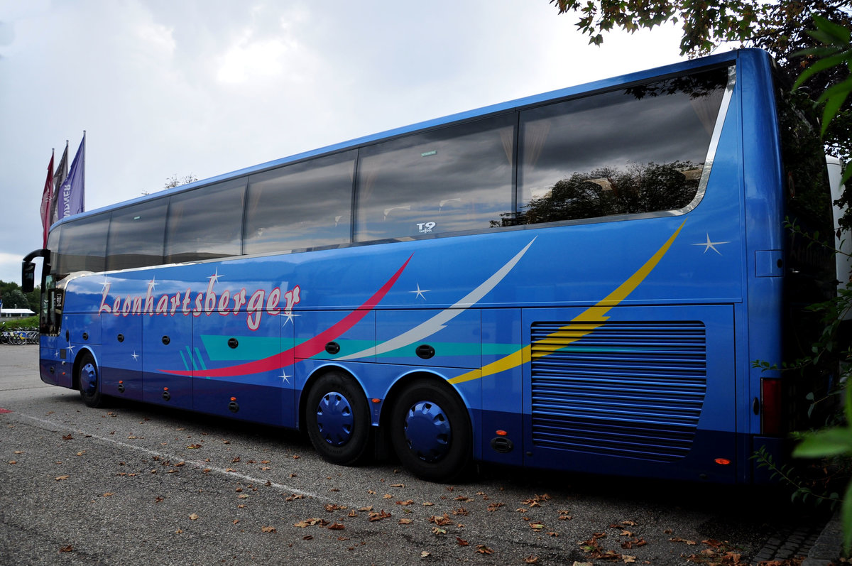 Van Hool T917 Astron von Leonhartsberger Reisen aus sterreich in Krems gesehen.