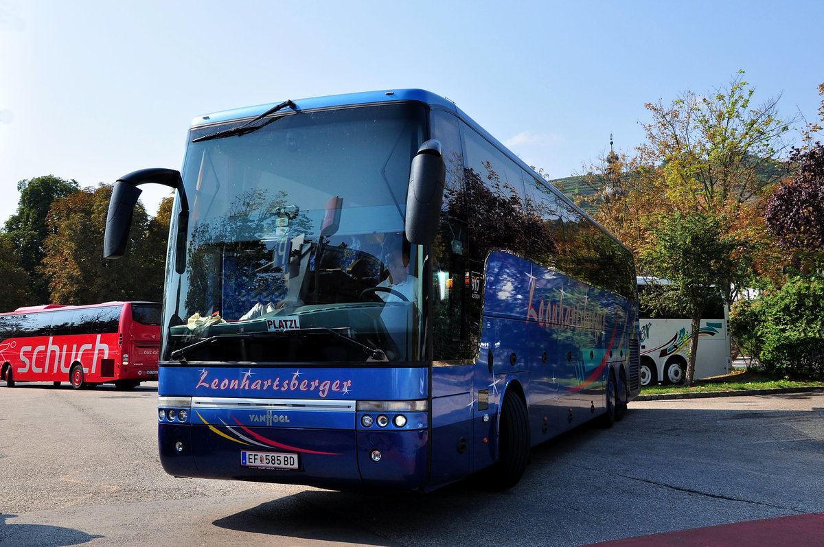 Van Hool T917 Astron von Leonhartsberger Reisen aus sterreich in Krems.