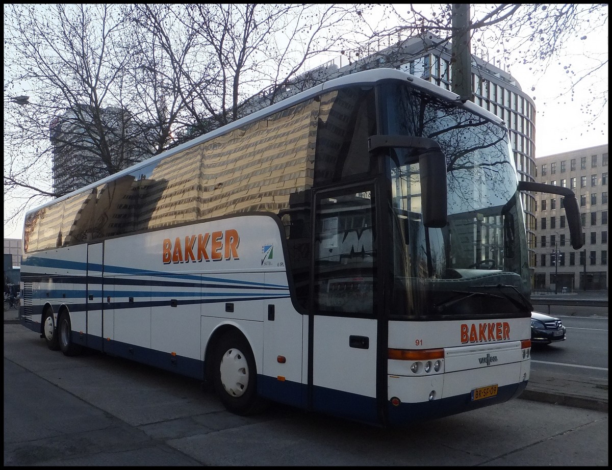 Van Hool T917 von Bakker aus den Niederlanden in Berlin.