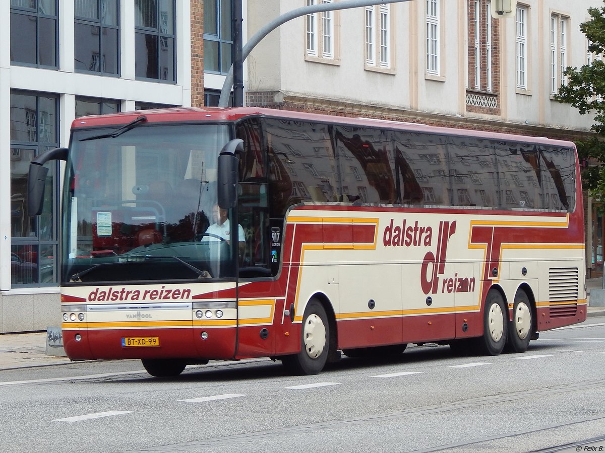 Van Hool T917 von Dalstra Reizen aus den Niederlanden in Rostock.