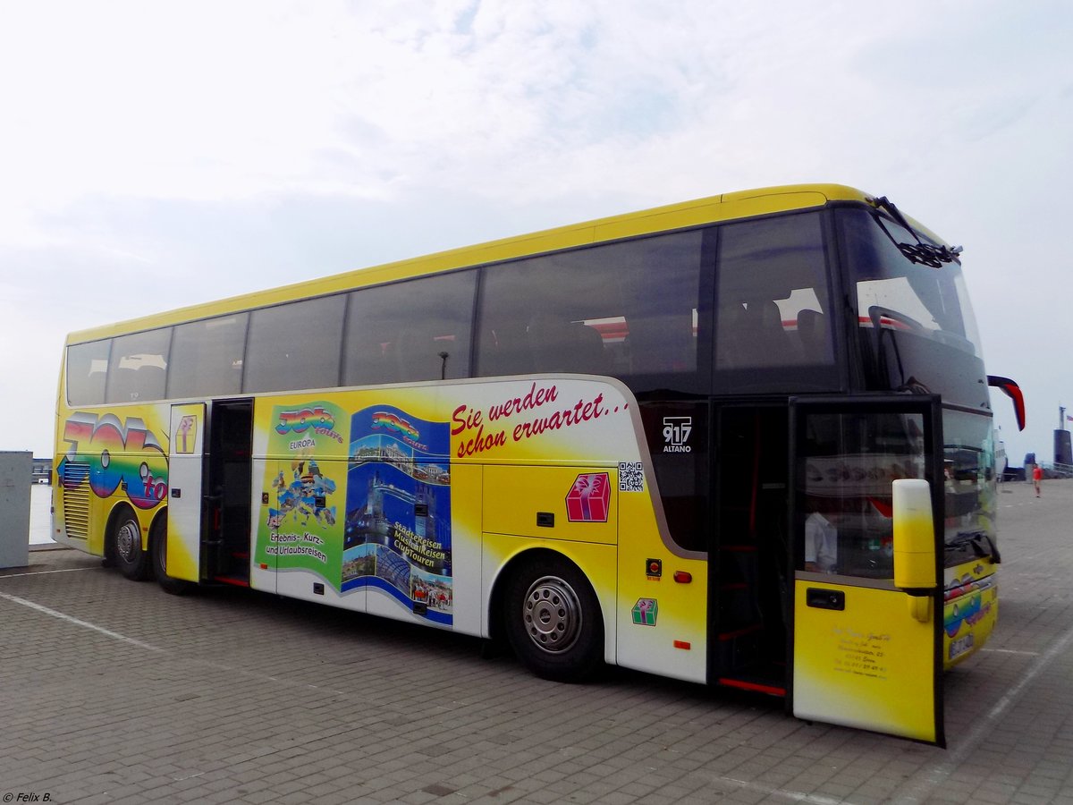 Van Hool T917 von JobTours aus Deutschland im Stadthafen Sassnitz. 