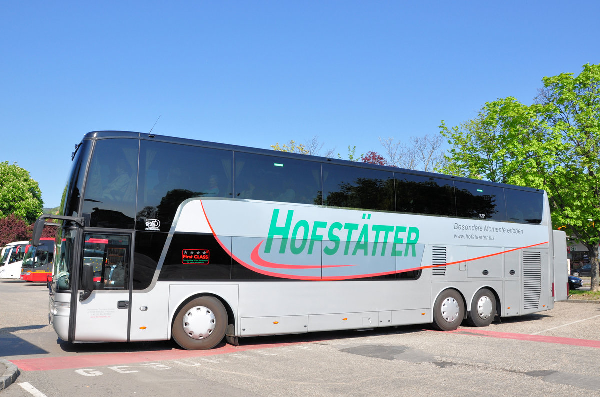 Van Hool TD925 Astromega von Hofsttter Reisen aus sterreich in Krems gesehen.