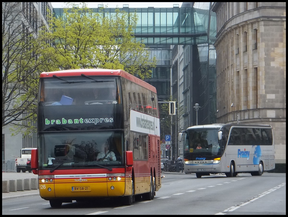 Van Hool TD927 von Brabantexpress aus den Niederlanden und Setra 415 HD von Fraizy aus Frankreich in Berlin.