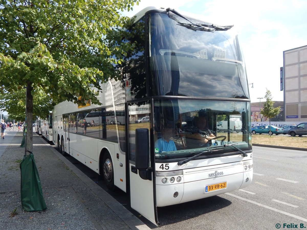 Van Hool TD927 von Lanting Reizen aus den Niederlanden in Berlin.