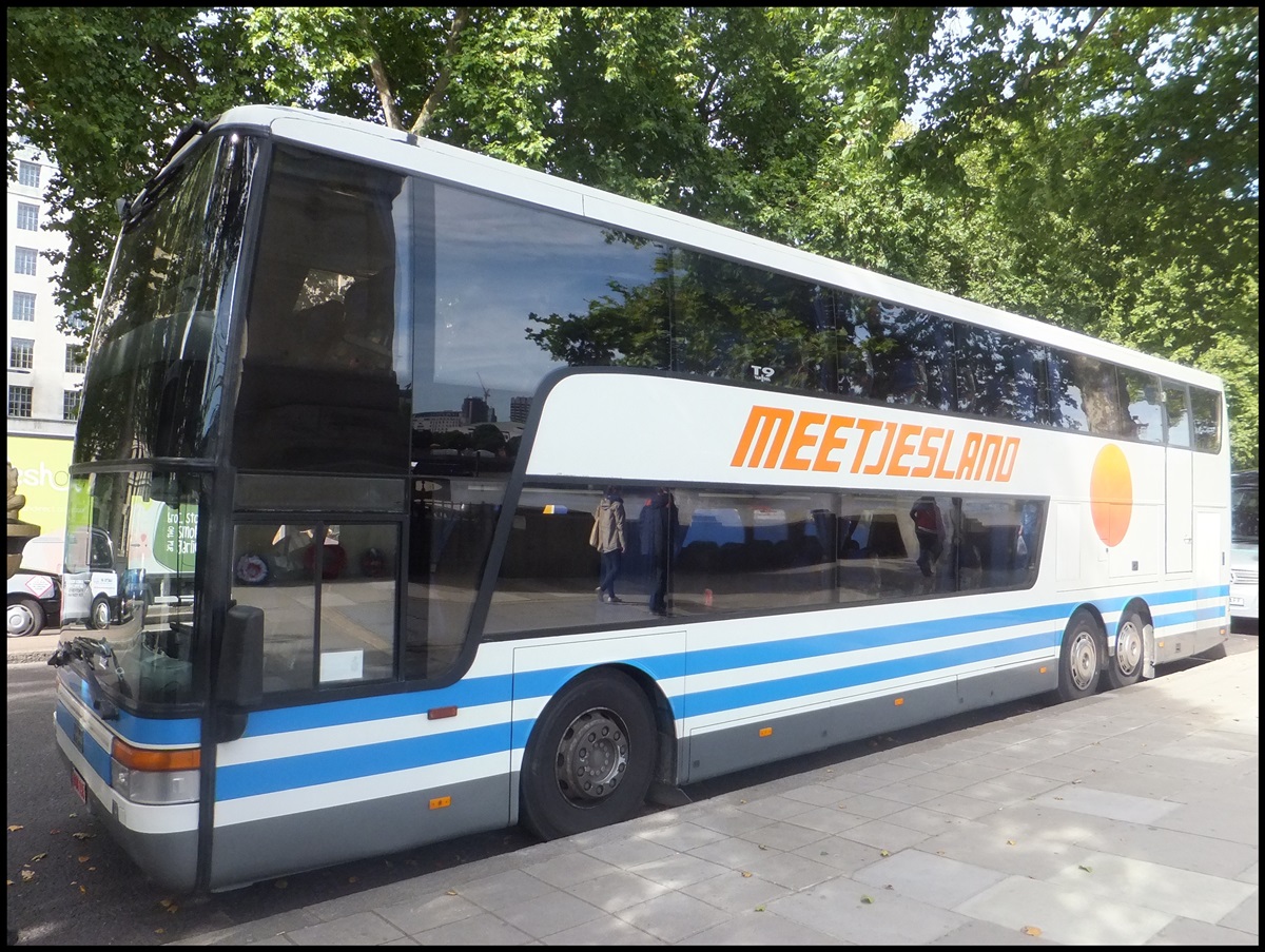 Van Hool TD927 von Meetjesland aus Belgien in London.