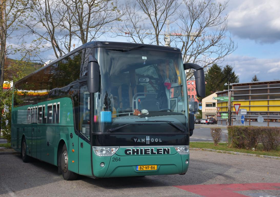 Van Hool TX von GHIELEN Reisen aus den NL 10/2017 in Krems.