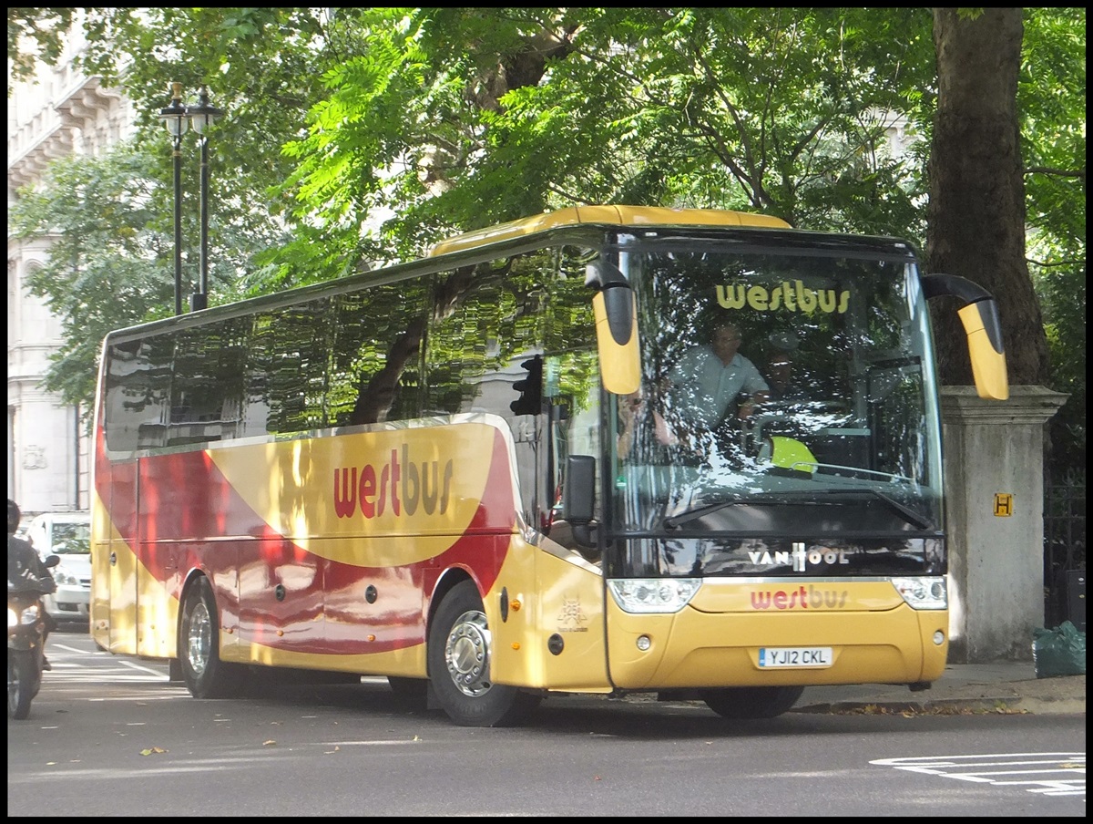 Van Hool TX15 von Westbus aus England in London.