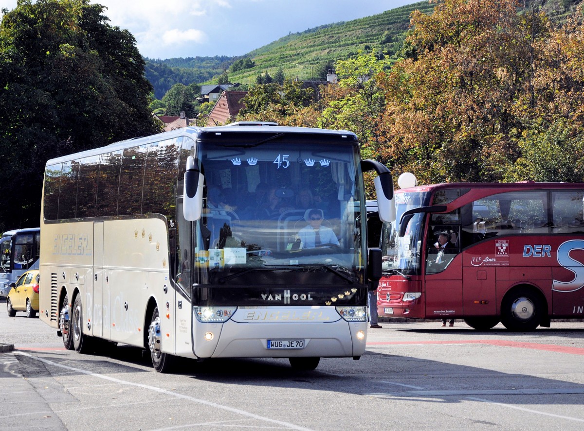 VAN HOOL TX16 ACRON von ENGELER Reisen / BRD im September 2013 in Krems gesehen.