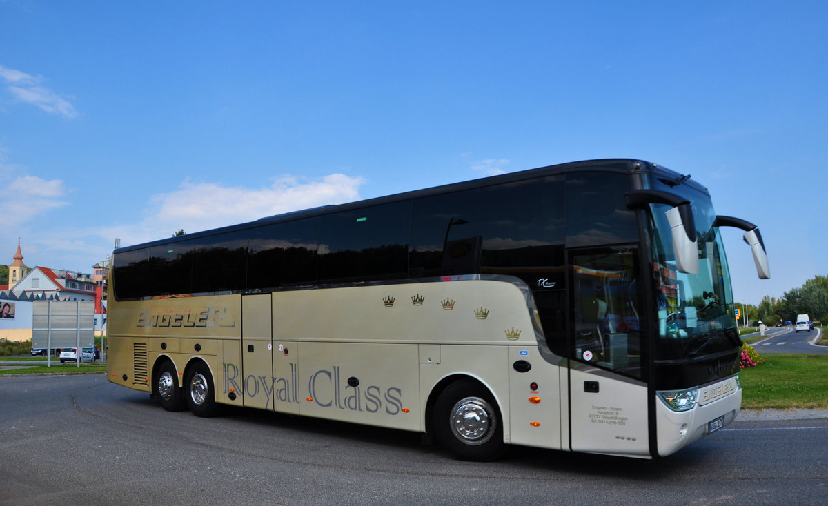 Van Hool TX16 acron von ENGELER Reisen aus der BRD in Krems gesehen.