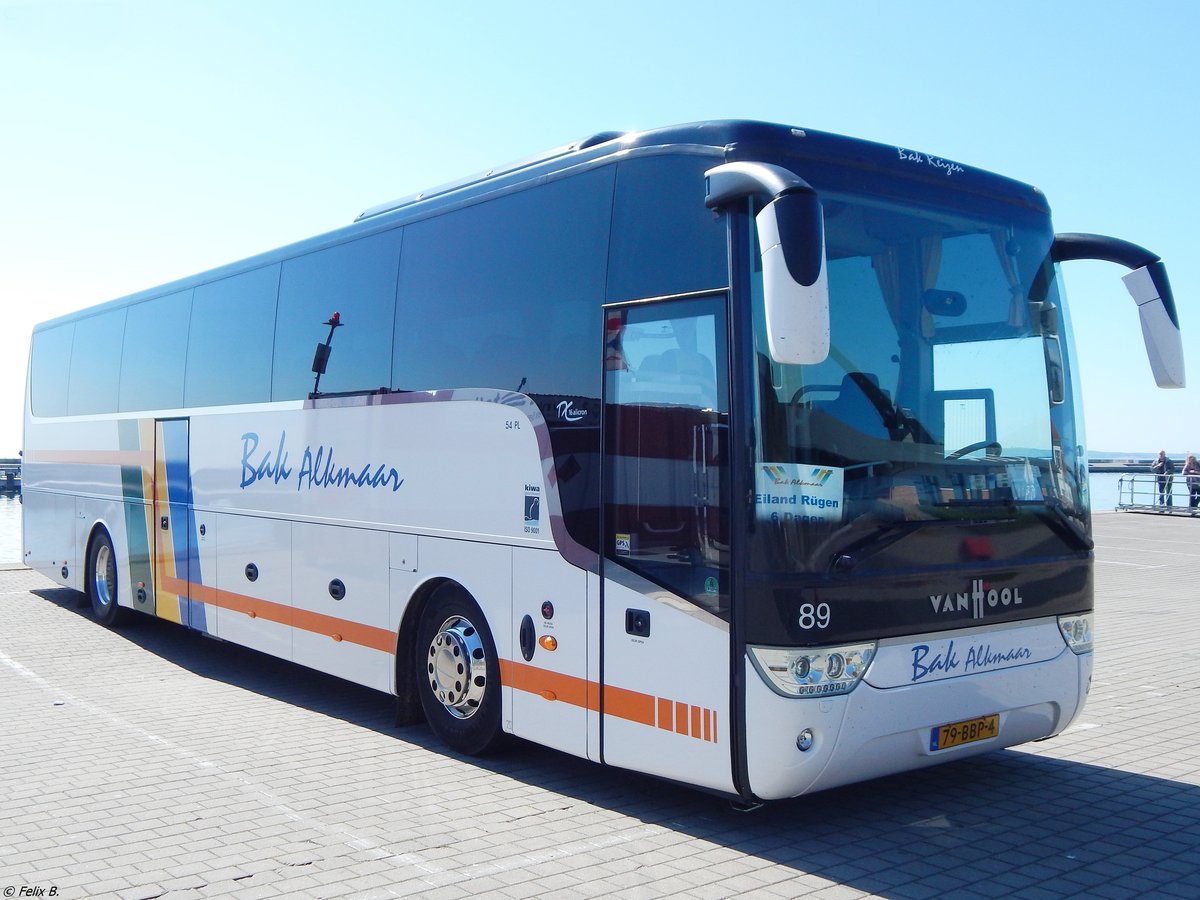 Van Hool TX16 von Bak Reizen Alkmaar aus den Niederlanden im Stadthafen Sassnitz.