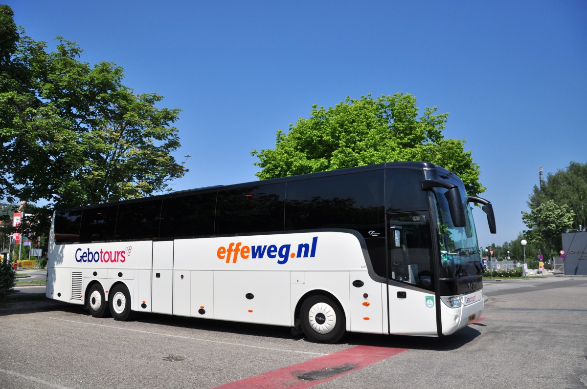 Van Hool TX17 Acron von effeweg.nl im Juni 2015 in Krems.