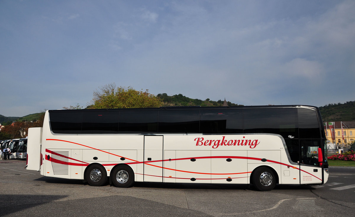 Van Hool TX17 Altano von Bergkoning Reisen aus Belgien in Krems gesehen.