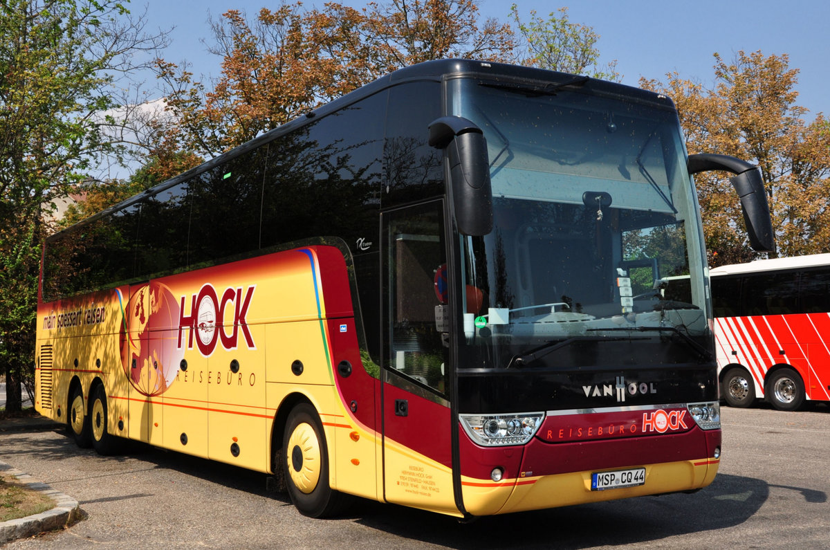 Van Hool TX17 Astron von Hock Reisen aus der BRD in Krems gesehen.