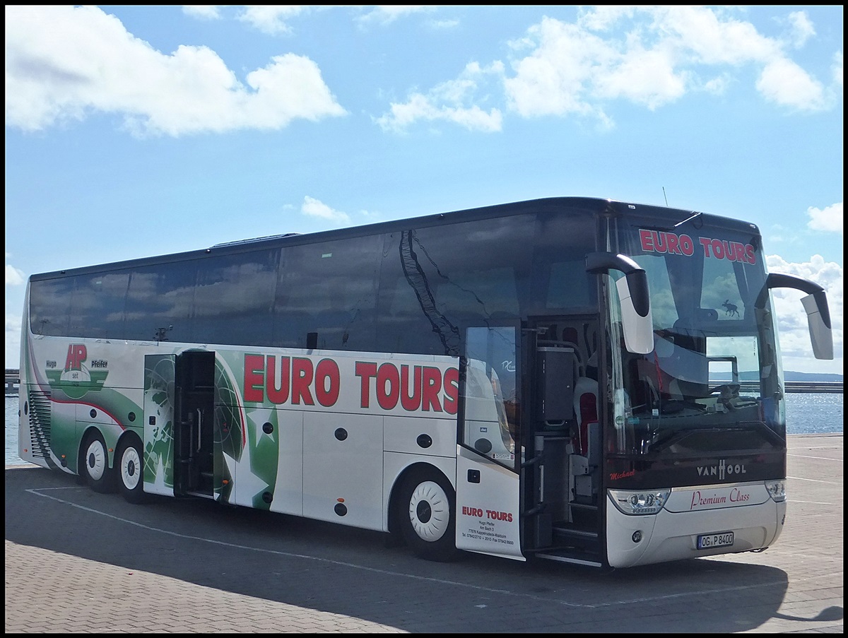 Van Hool TX17 von Euro Tours aus Deutschland im Stadthafen Sassnitz.