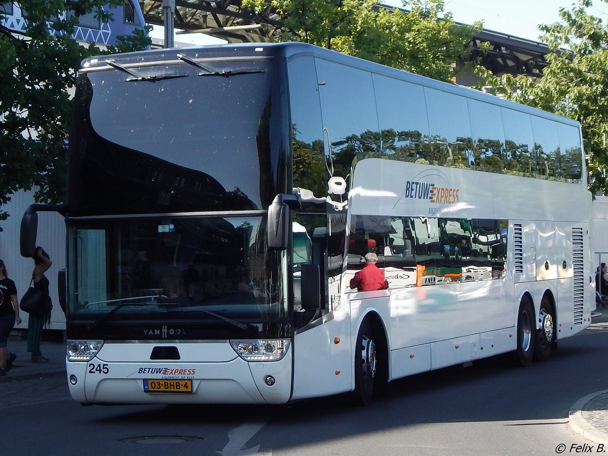 Van Hool TX27 von Betuwe Espress aus den Niederlanden in Berlin.