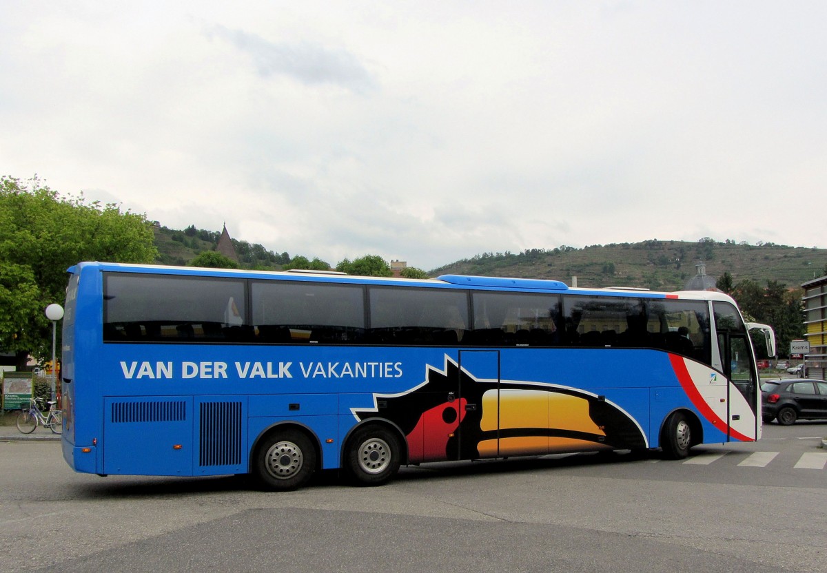 VDL Berkhof Axial aus den NL am 15.5.2014 in Krems gesehen.