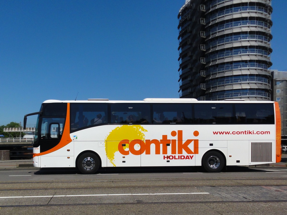 VDL Berkhof Axial von Contiki im Juni 2014 in Amsterdam gesehen.