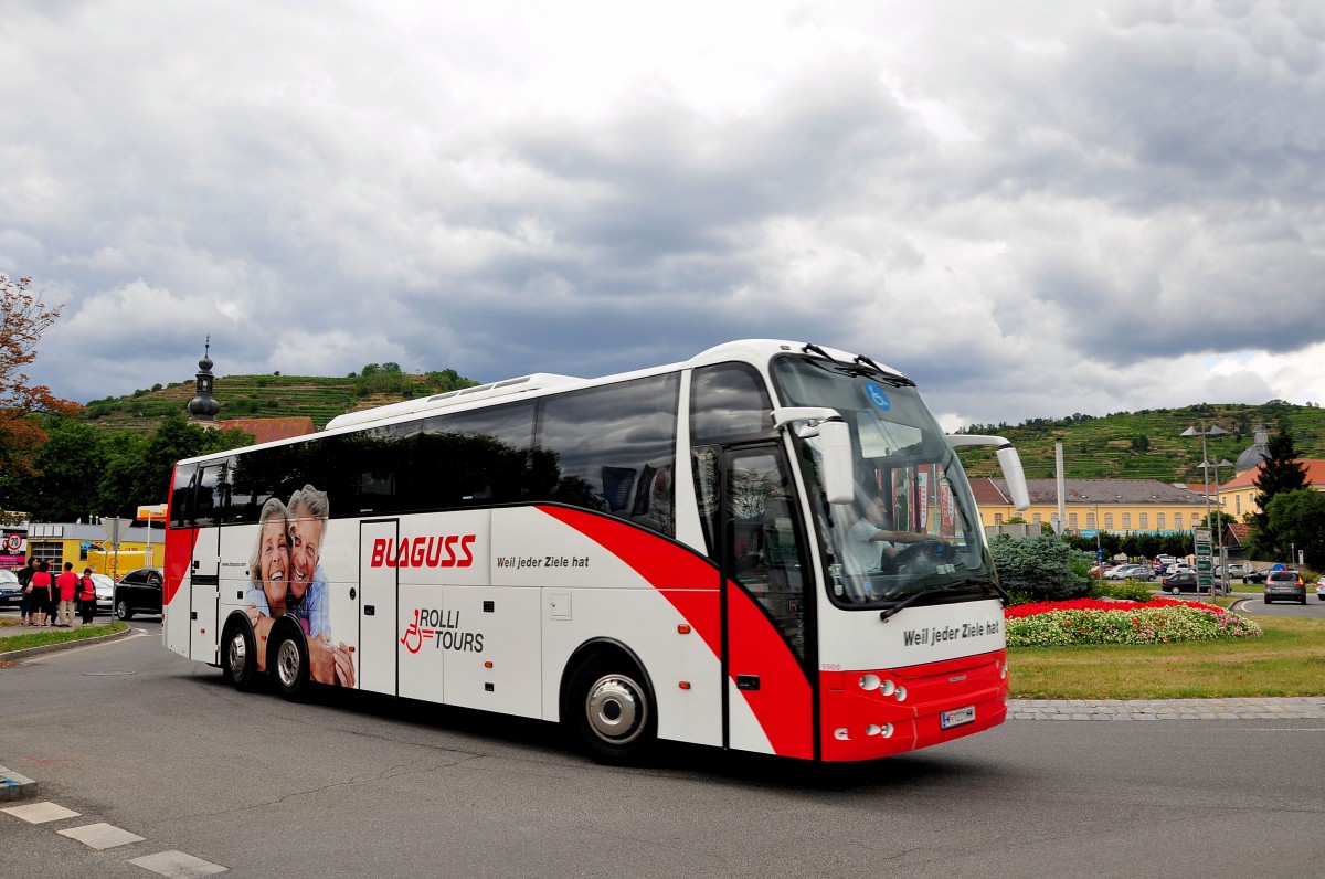 VDL Berkhof von Blaguss Reisen aus Wien (Rolli Tour=Lift fr Menschen mit Behinderung) in Krems gesehen.