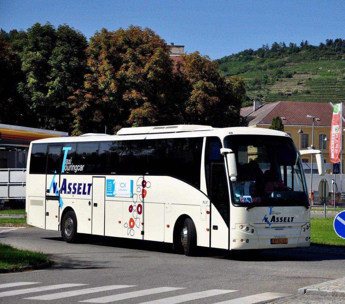 VDL Berkhof Volvo B9R von V. Asselt aus den NL in Krems gesehen.