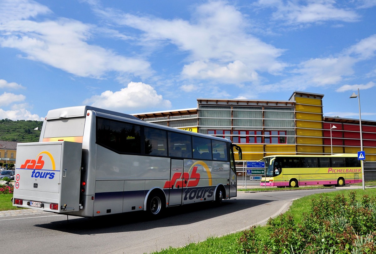 VDL BOVA von SAB Tours aus sterreich am 29.5.2013 in Krems an der Donau unterwegs.