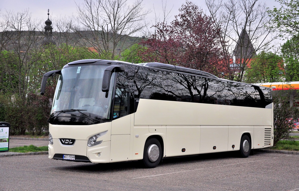 VDL Futura aus Polen am 17.4.2015 in Krems.