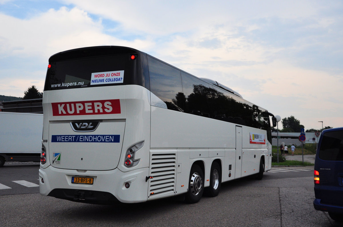 VDL Futura von Kupers Reisen.nl in Krems gesehen.