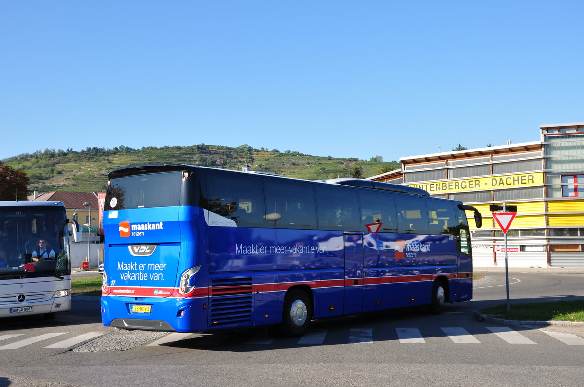 VDL Futura von Maaskant Reisen.nl in Krems gesehen.