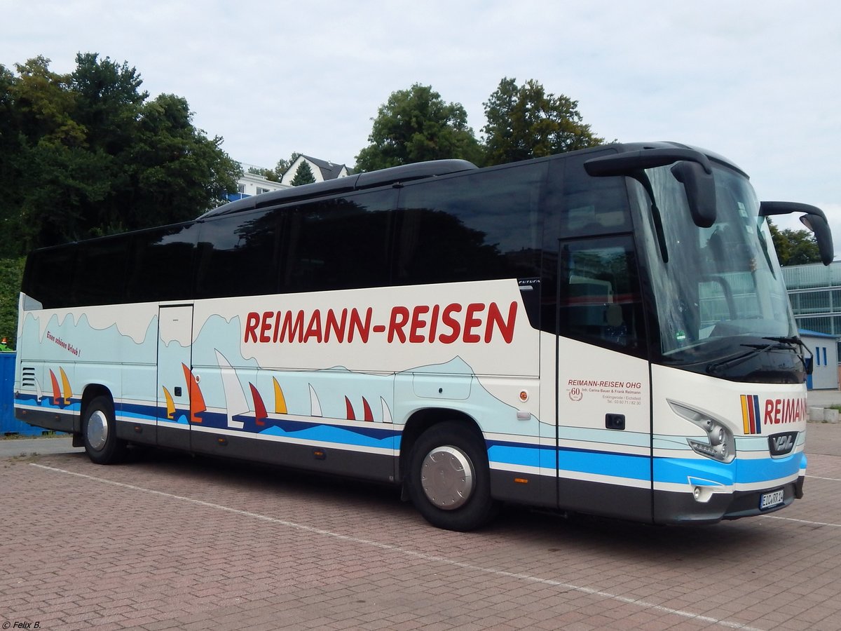 VDL Futura von Reimann-Reisen aus Deutschland im Stadthafen Sassnitz. 