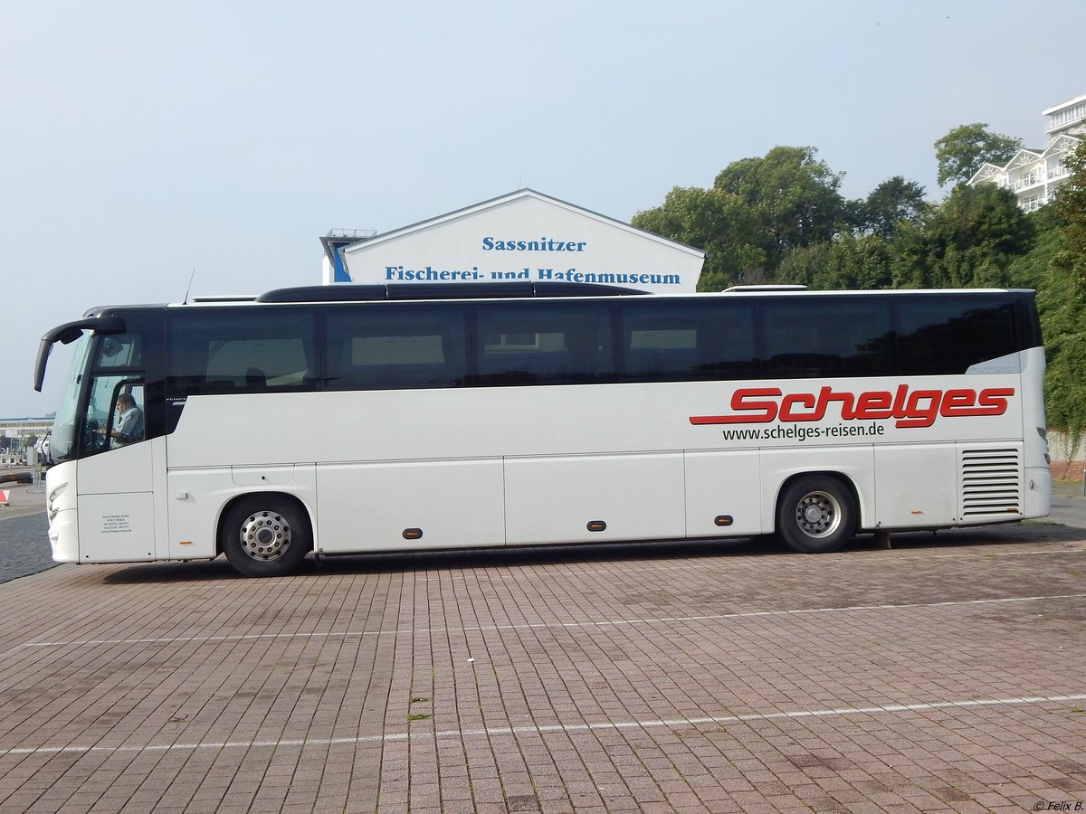 VDL Futura von Schelges aus Deutschland im Stadthafen Sassnitz.