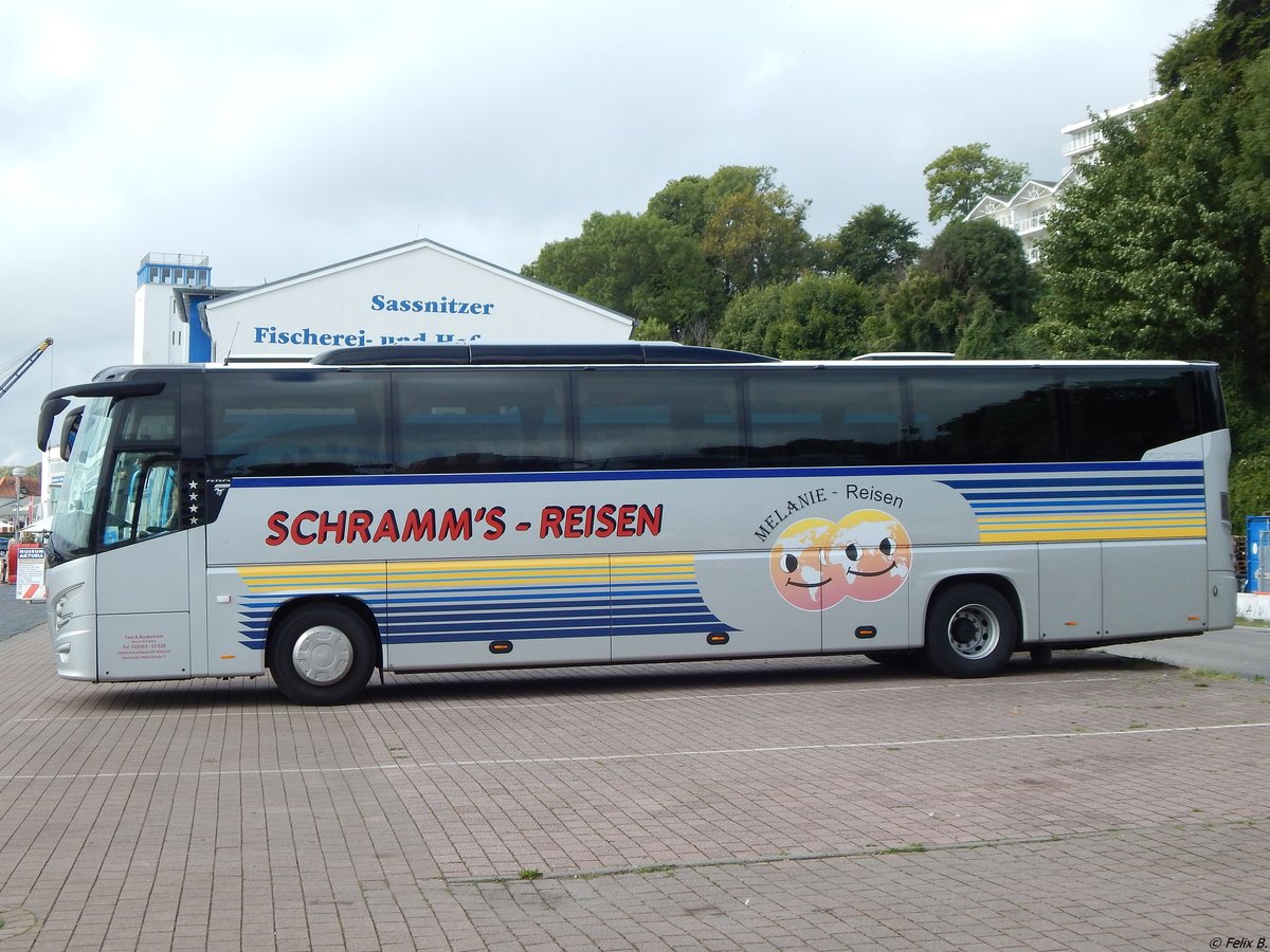 VDL Futura von Schramm's-Reisen aus Deutschland im Stadthafen Sassnitz.