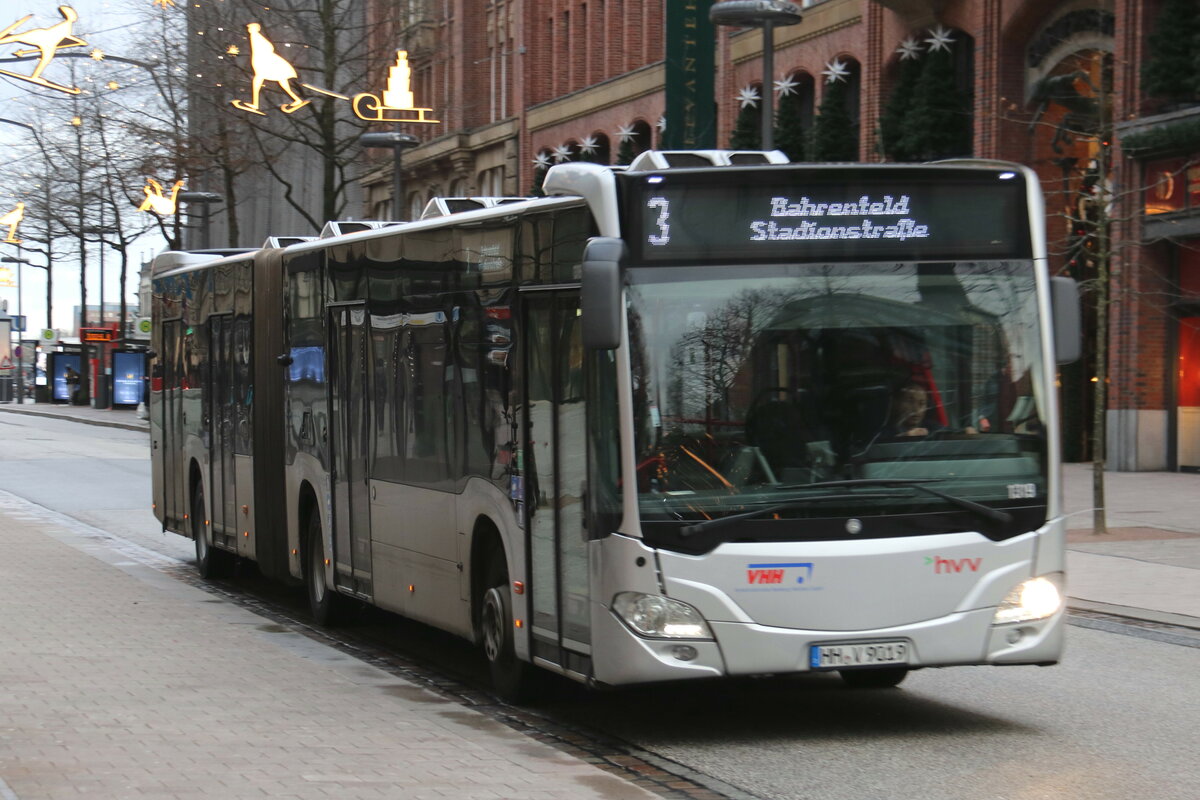 VHH Hamburg - Nr. 1319/HH-V 9019 - Mercedes am 1. Januar 2024 in Hamburg (Aufnahme: Martin Beyer)