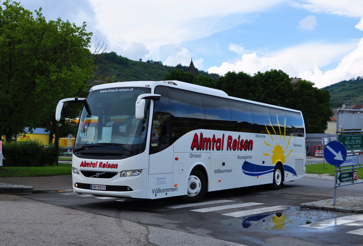 Volvo 9700 von ALMTAL Reisen aus sterreich in Krems gesehen.