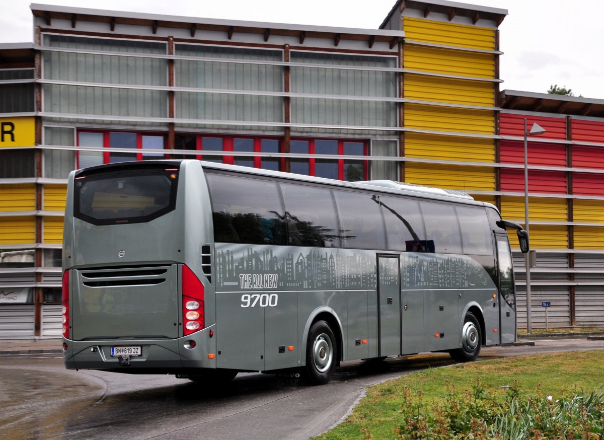 Volvo 9700 aus sterreich am 13.5.2014 in Krems unterwegs.