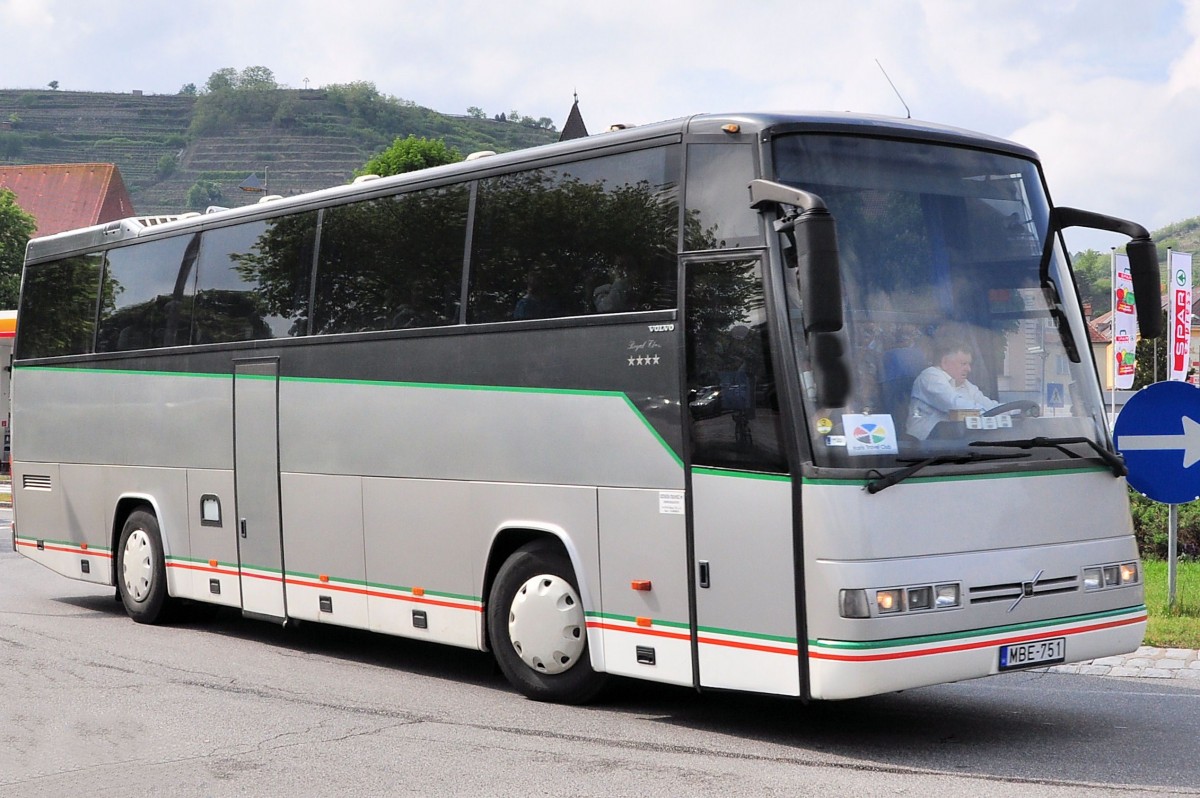 Volvo 9700 aus Ungarn am 18.Mai 2014 in Krems gesehen.