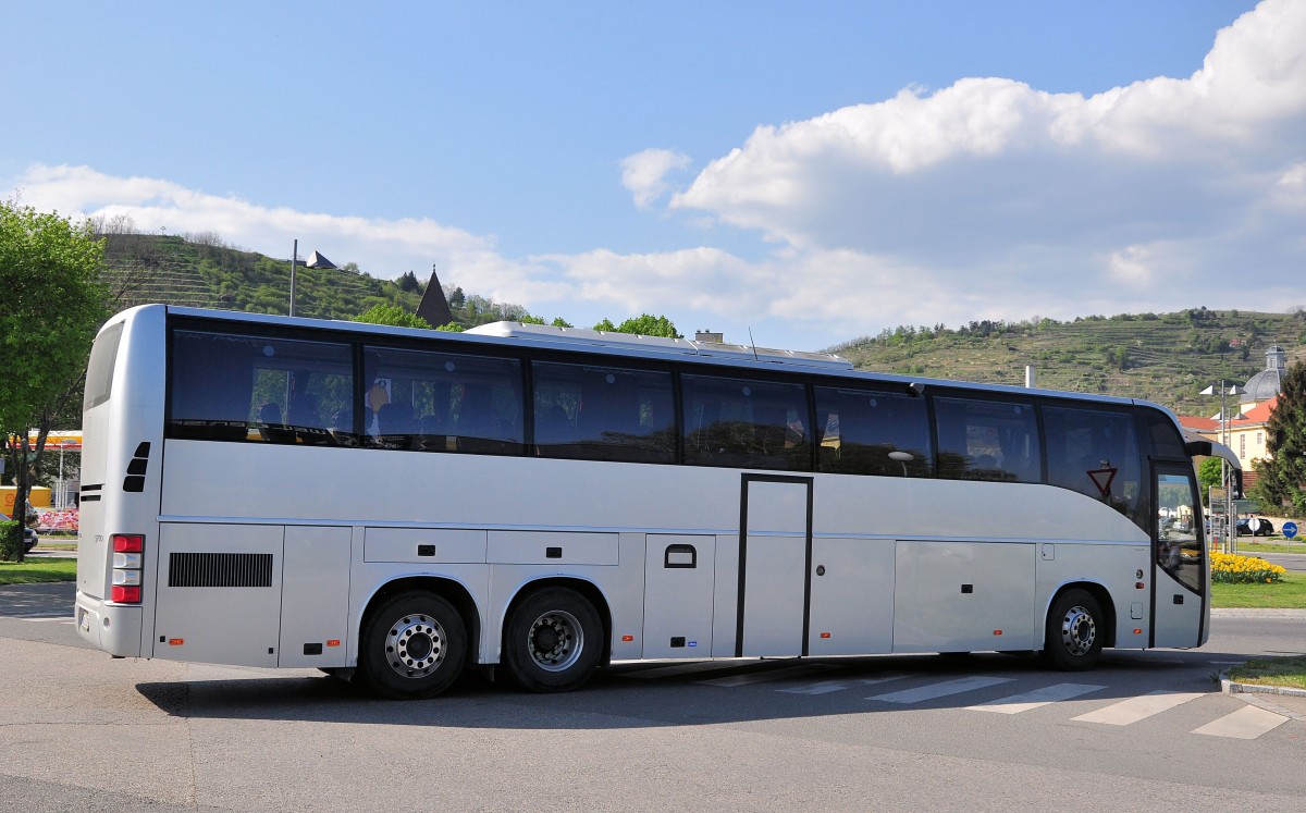 VOLVO 9700 aus Ungarn am 245.4.2015 in Krems.