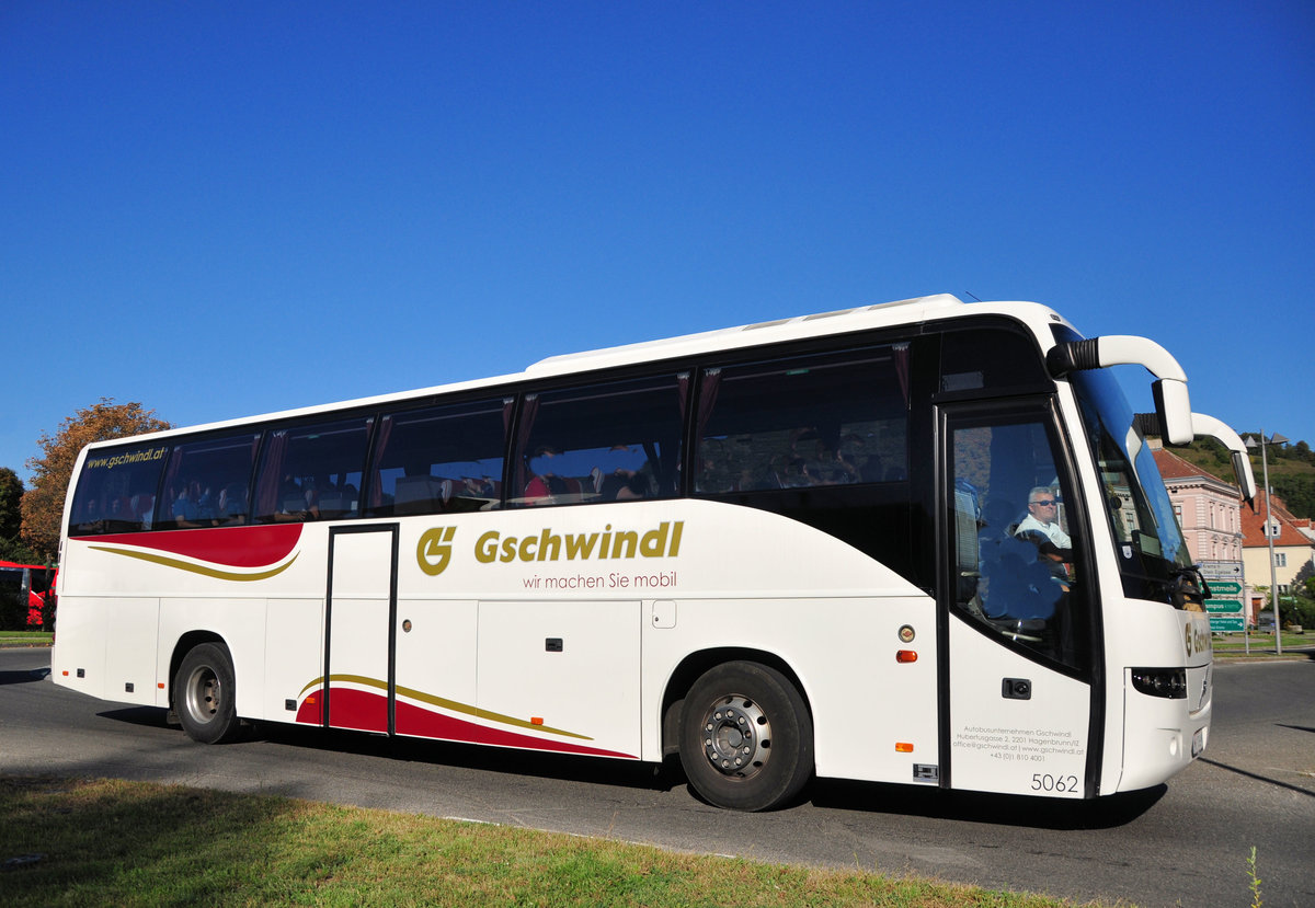 Volvo 9700 vom Autobusunternehmen Gschwindl aus Wien in Krems gesehen.