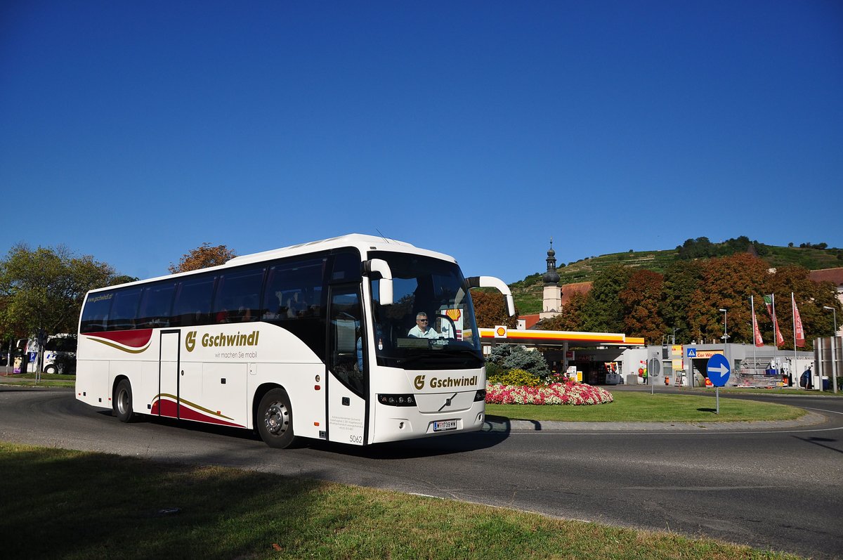 Volvo 9700 vom Autobusunternehmen Gschwindl aus Wien in Krems gesehen.