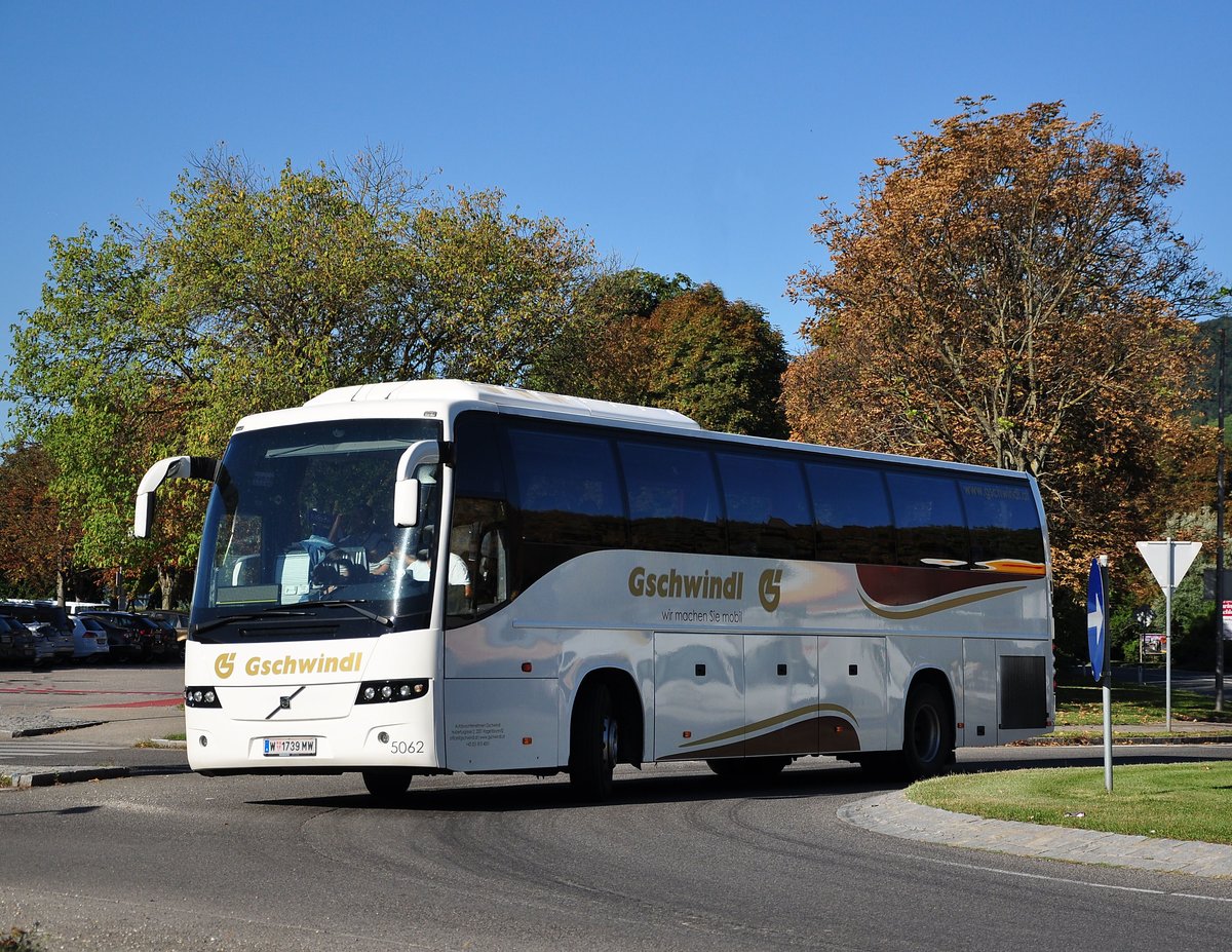 Volvo 9700 vom Autobusunternehmen Gschwindl aus Wien in Krems gesehen.