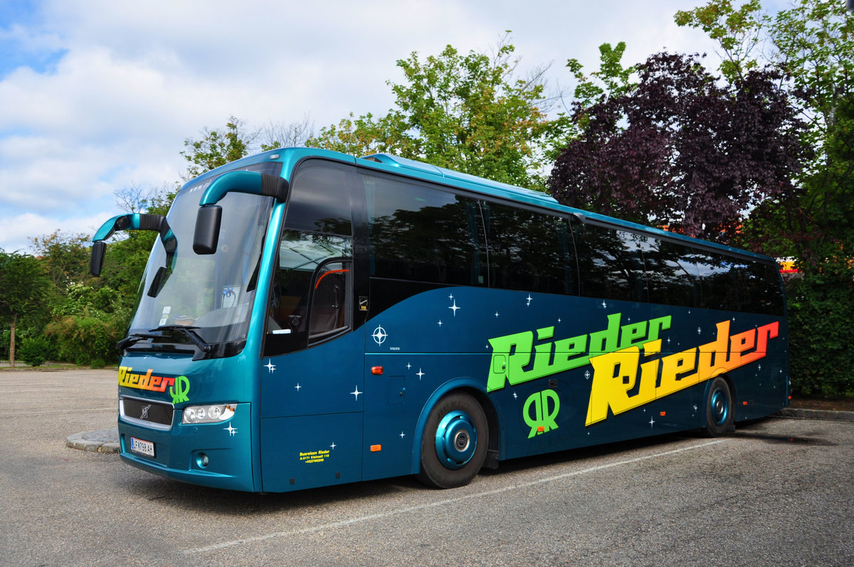 Volvo 9700 von Binder Reisen aus sterreich in Krems gesehen.