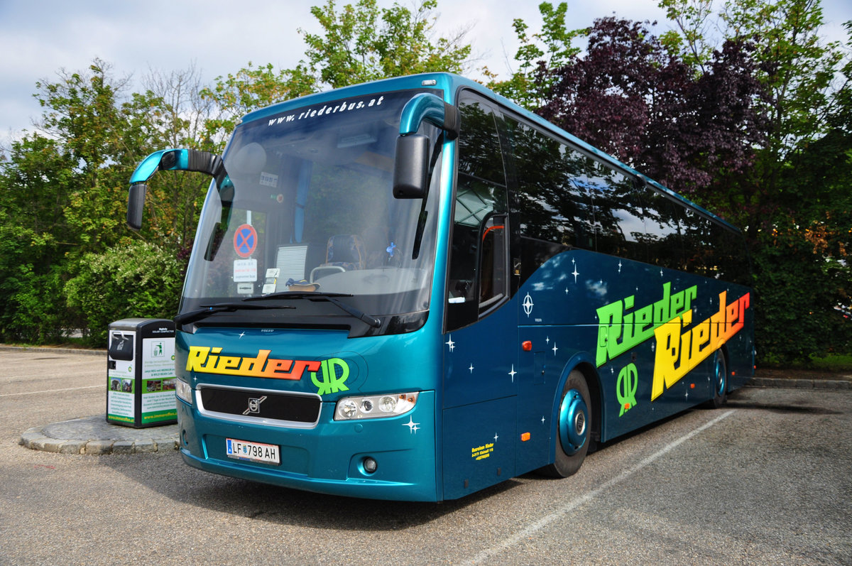 Volvo 9700 von Binder Reisen aus sterreich in Krems gesehen.