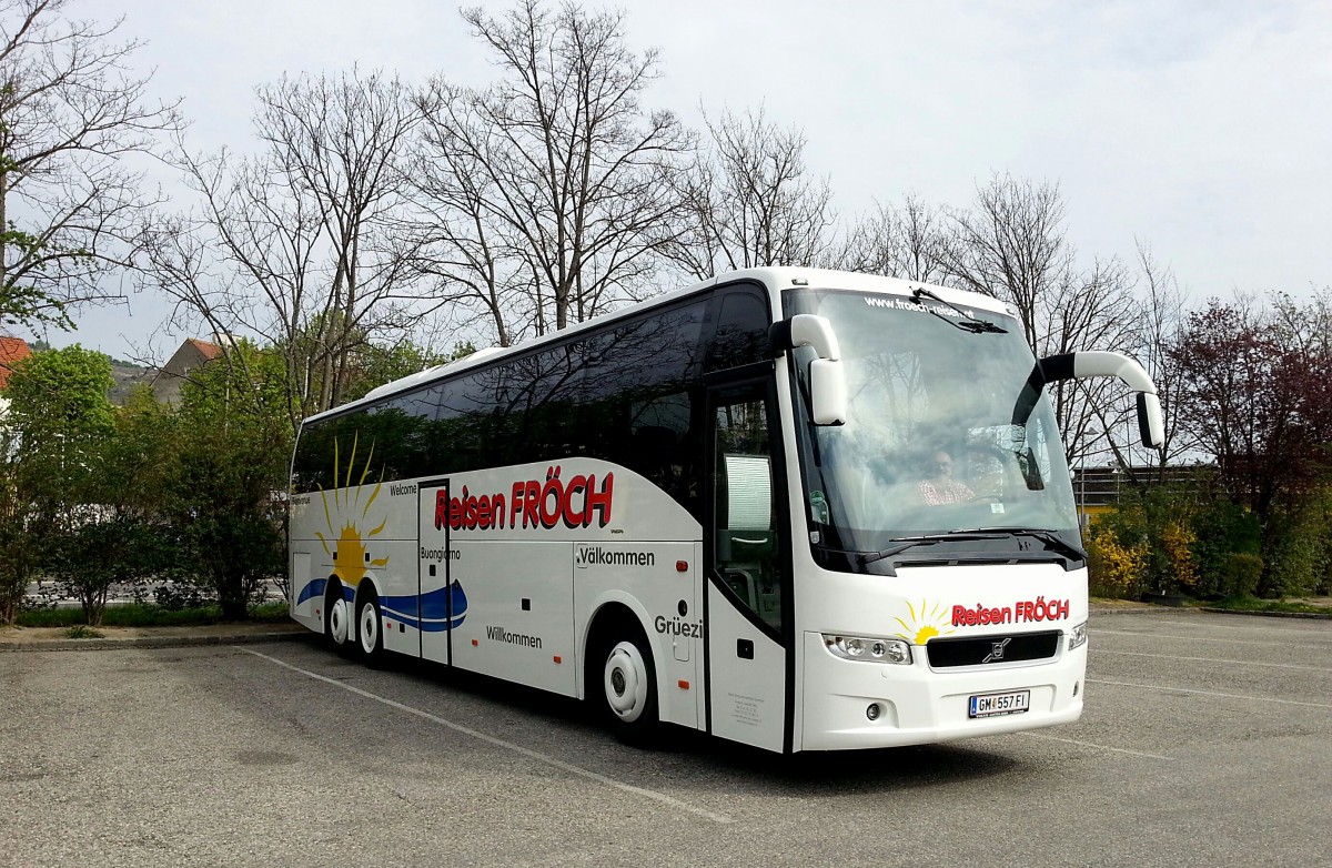 Volvo 9700 von Frch Reisen aus sterreich am 12.4.2014 in Krems gesehen.